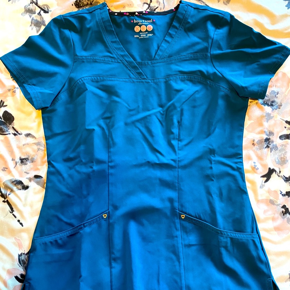 Heart & Soul Women's Teal Scrub set. Like new